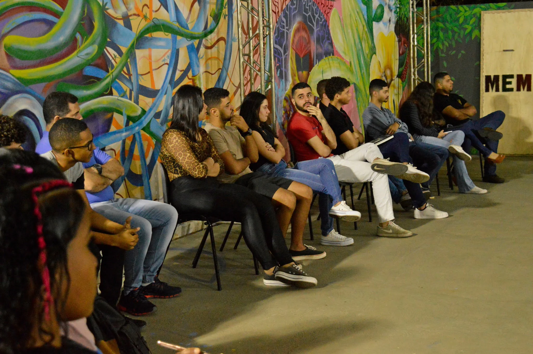 Você está visualizando atualmente Acadêmicos do Curso de Direito visitam a Biblioteca Comunitária Tamboril ￼