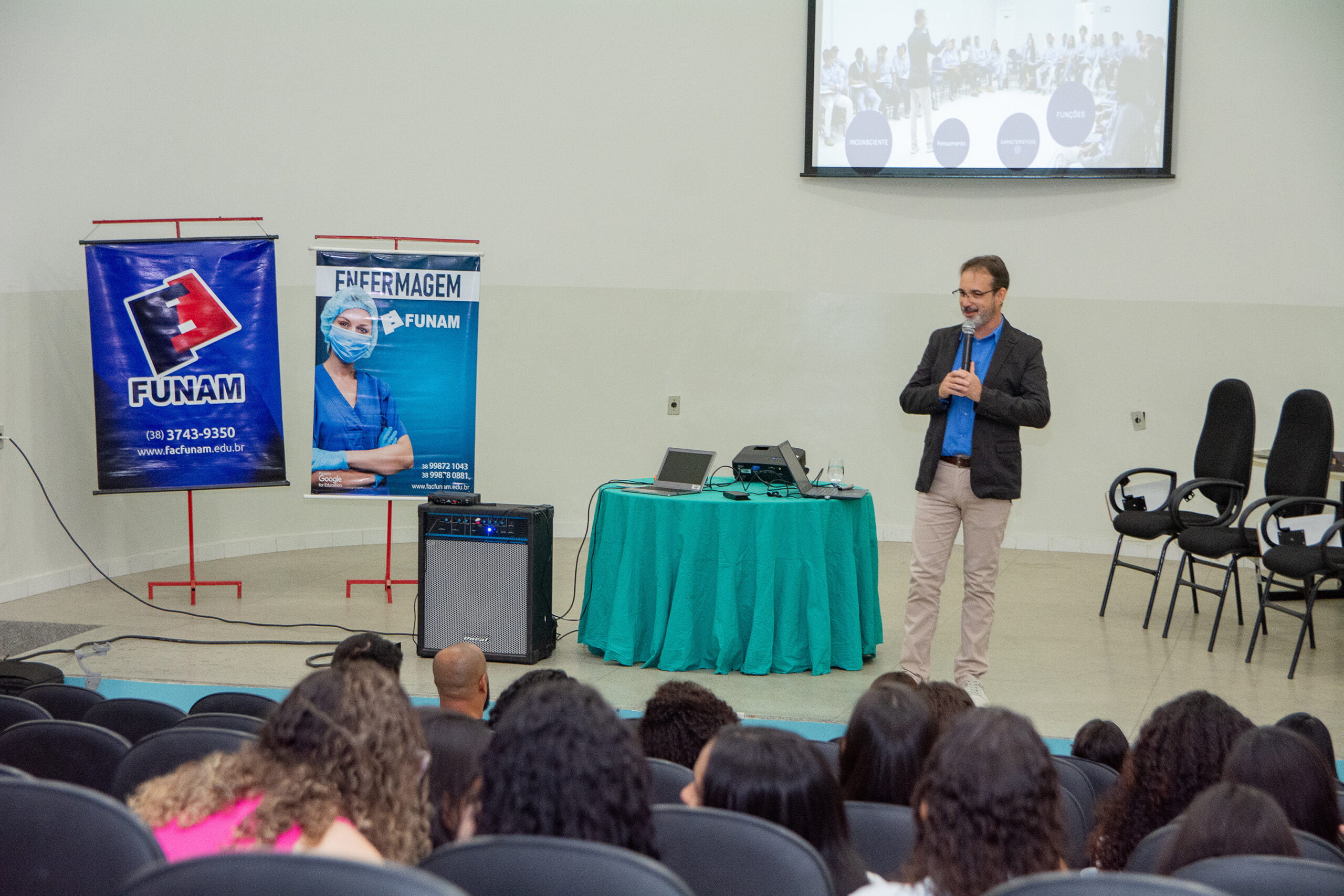 Você está visualizando atualmente Curso de Enfermagem realiza Aula Magna