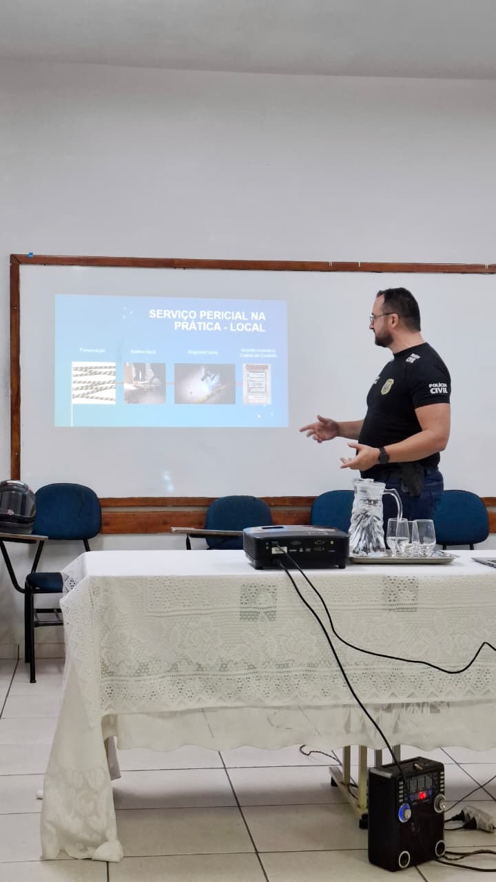 Leia mais sobre o artigo Alunos de Direito da Funam têm Aula Prática com Perito Criminal da Polícia Civil